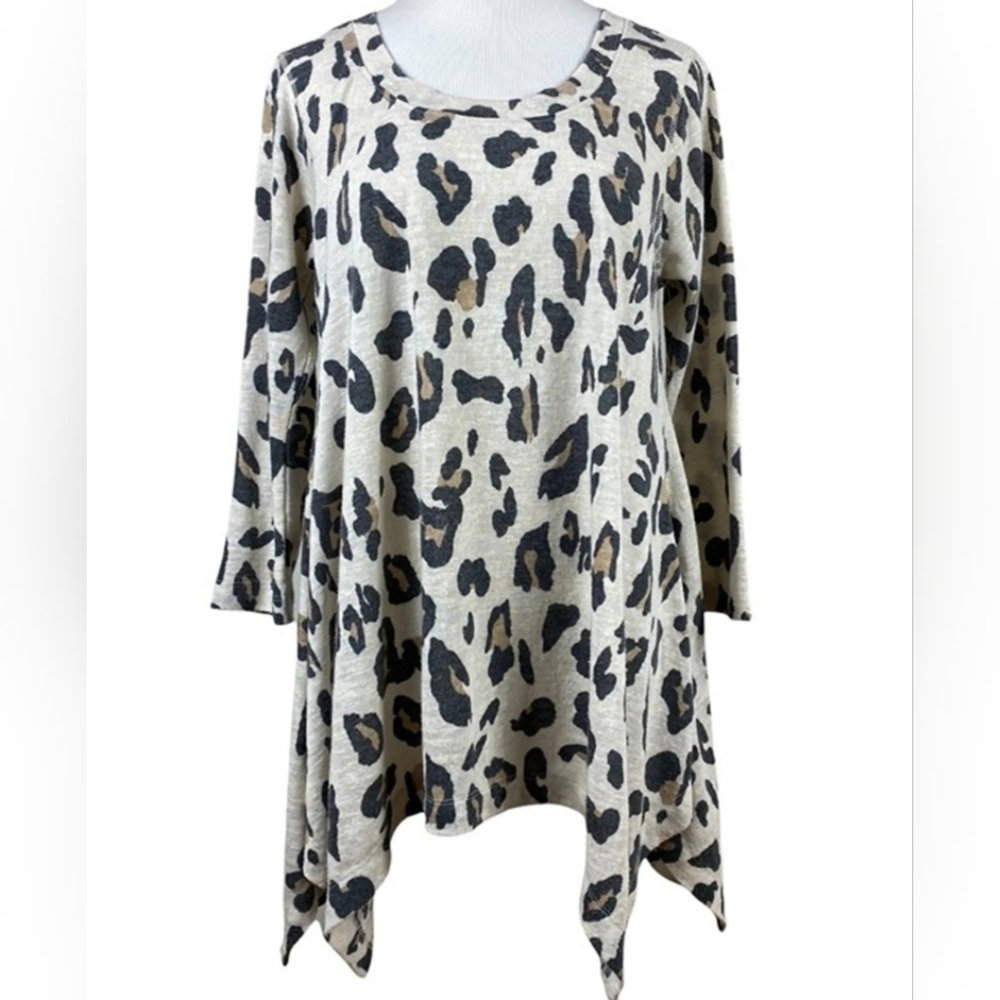 💕HP💕 Premise Leopard Print Sweater Tunic